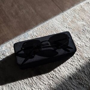 Black rimmed Ray-Bans